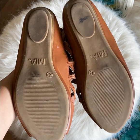 Shoes - Picture 4 of 4